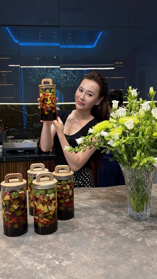 Phương Oanh l&agrave;m sấu ng&acirc;m mắm ớt đẹp mắt , hội chị em m&aacute;ch b&iacute; quyết hay - Ảnh 2.