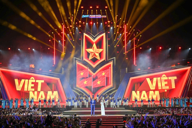 Hơn 20.000 khán giả bùng nổ trong Concert Thanh Xuân - Ảnh 1.