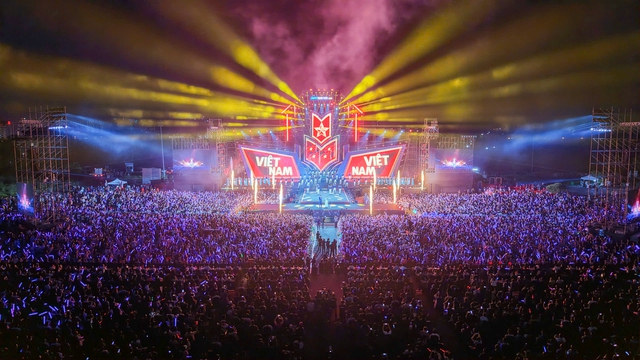 Hơn 20.000 khán giả bùng nổ trong Concert Thanh Xuân - Ảnh 2.