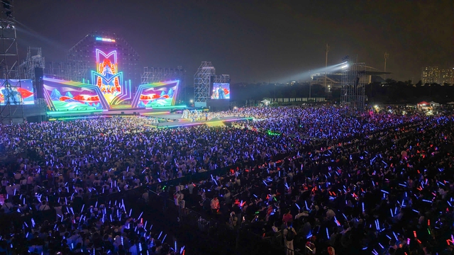 Hơn 20.000 khán giả bùng nổ trong Concert Thanh Xuân - Ảnh 3.