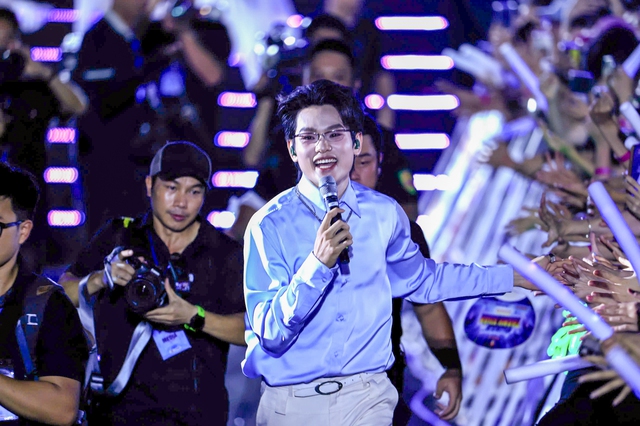 Hơn 20.000 khán giả bùng nổ trong Concert Thanh Xuân - Ảnh 14.