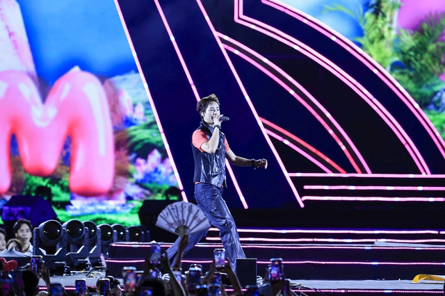 Hơn 20.000 khán giả bùng nổ trong Concert Thanh Xuân - Ảnh 17.