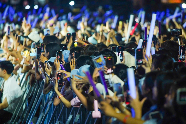 Hơn 20.000 khán giả bùng nổ trong Concert Thanh Xuân - Ảnh 25.
