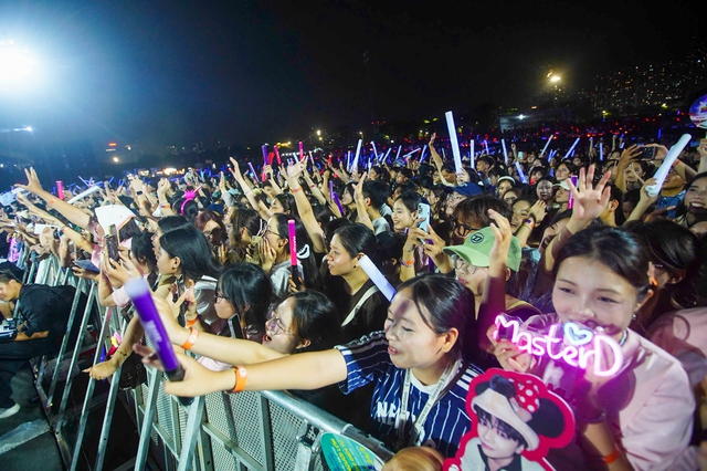 Hơn 20.000 khán giả bùng nổ trong Concert Thanh Xuân - Ảnh 20.