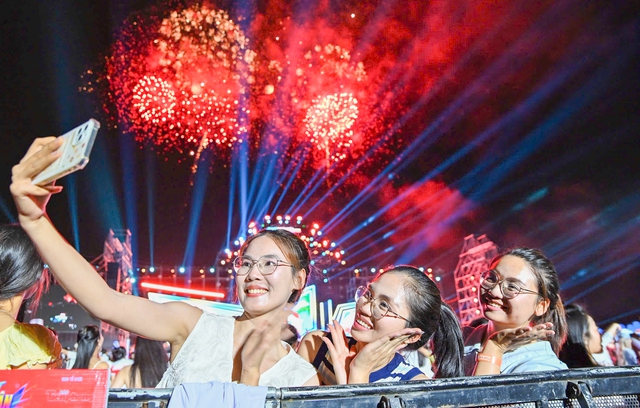 Hơn 20.000 khán giả bùng nổ trong Concert Thanh Xuân - Ảnh 26.