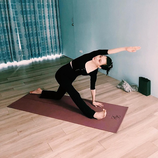 Ngỡ ng&agrave;ng sắc v&oacute;c tuổi 57 của 