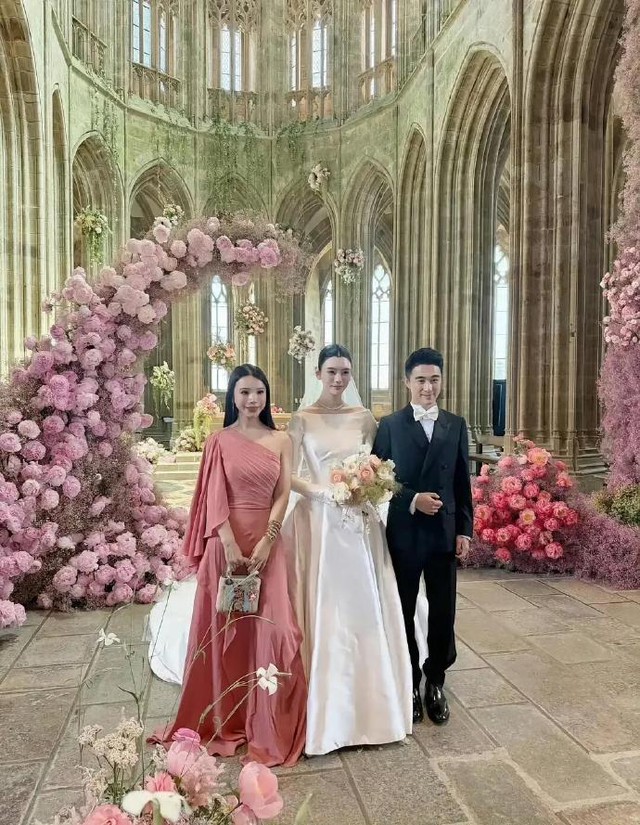 Nhìn dàn phù dâu trong hôn lễ Hề Mộng Dao và Hà Du Quân liền hiểu thế nào là "đại hội hào môn" của giới siêu giàu Châu Á  - Ảnh 5.