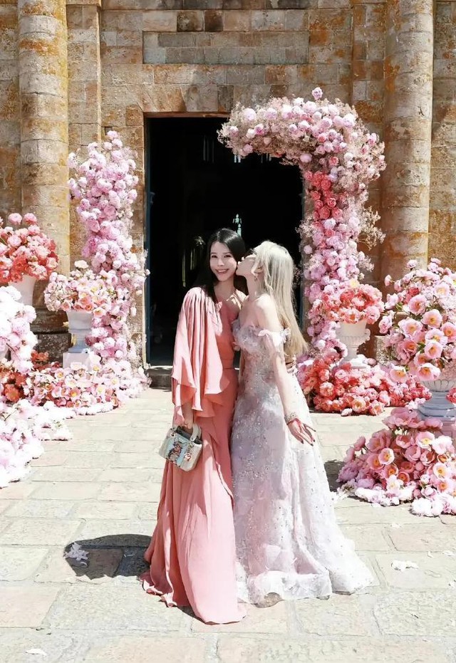 Nhìn dàn phù dâu trong hôn lễ Hề Mộng Dao và Hà Du Quân liền hiểu thế nào là "đại hội hào môn" của giới siêu giàu Châu Á  - Ảnh 6.