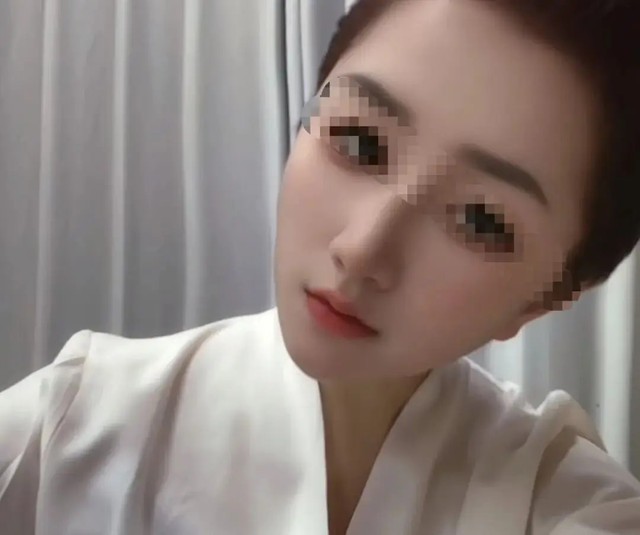 Người mẹ bị kiến cắn nguy kịch nhưng vẫn cố gắng đưa con đến nơi an toàn rồi mới ngất xỉu - Ảnh 2.