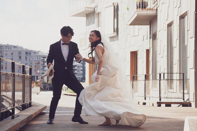 Ngô Thanh Vân: Đi qua thử thách bằng sự dịu dàng, chạm tới món quà cuộc sống với niềm tin "Chỉ cần đúng người, muộn một chút cũng không sao" - Ảnh 1.