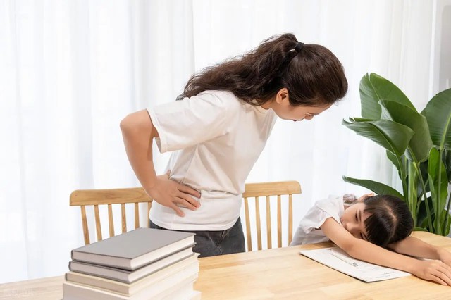 Trẻ càng bị giục càng lề mề? Đừng vội trách con, lỗi có khi là tại bố mẹ đấy! - Ảnh 2.