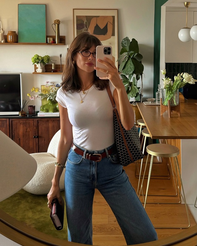 Phụ nữ Ph&aacute;p diện quần jeans với 4 kiểu &aacute;o m&ugrave;a h&egrave; để c&oacute; set đồ đẹp ho&agrave;n hảo - Ảnh 6.