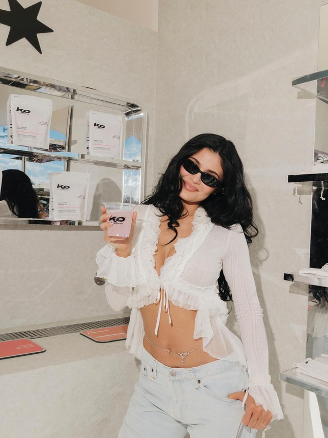 Kylie Jenner nhập cuộc xu hướng