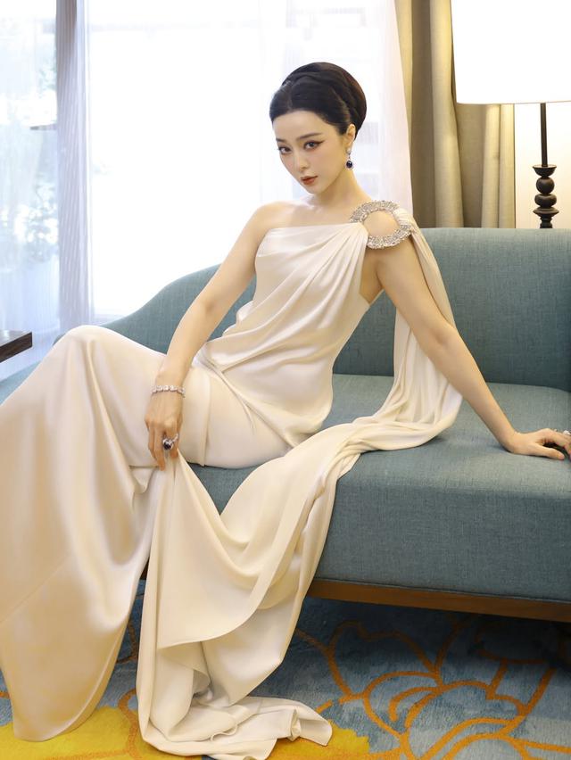 Từ án phạt 129 triệu USD đến đế chế mỹ phẩm 200 triệu USD mỗi năm: Cú lội ngược dòng của Phạm Băng Băng - Ảnh 1.