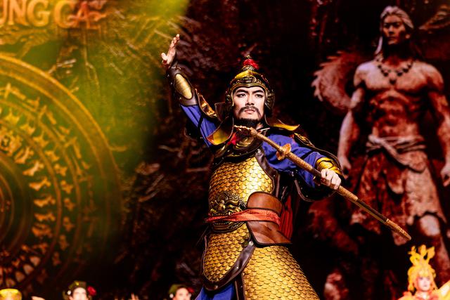 C&ocirc;ng diễn &ldquo;Đất Nước Thi&ecirc;n H&ugrave;ng Ca&rdquo;: 75 ph&uacute;t khiến kh&aacute;n giả đi từ cho&aacute;ng ngợp đến vỡ &ograve;a - Ảnh 8.