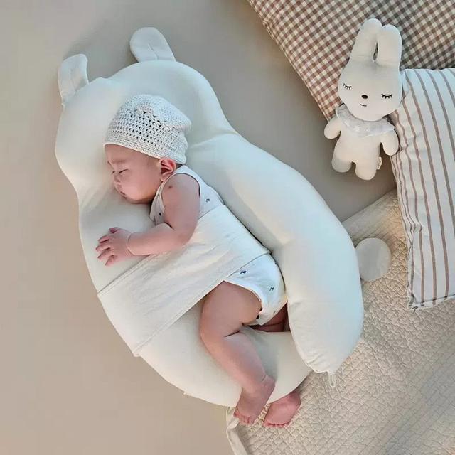 Bé ngủ hay giật mình, vặn người? 5 mẹo này sẽ giúp bố mẹ bớt vất vả hơn - Ảnh 2.