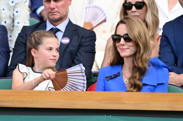 Vương phi Kate v&agrave; mẫu k&iacute;nh r&acirc;m old money gi&aacute; dễ mua tại Wimbledon 2026 - Ảnh 7.
