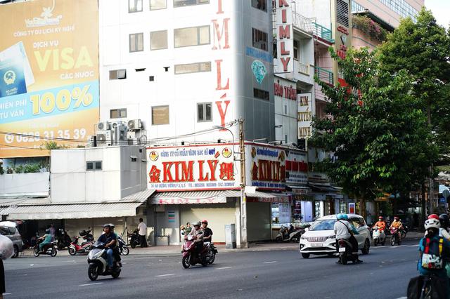Tiệm v&agrave;ng Ngọc T&acirc;m v&agrave; Kim L&yacute; đ&oacute;ng cửa do bị khởi tố bu&ocirc;n lậu kim cương - Ảnh 1.