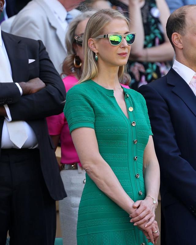 Lady Gabriella Windsor tỏa s&aacute;ng với v&aacute;y xanh tại Wimbledon 2026 , su&yacute;t &ldquo; đụng h&agrave;ng &rdquo; c&ugrave;ng Davina McCall - Ảnh 4.