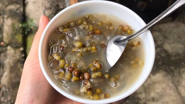 Trời nóng dễ mệt mỏi, đậu xanh là món ăn nhiều gia đình không nên bỏ qua: Vừa dễ ăn vừa giàu dinh dưỡng - Ảnh 2.