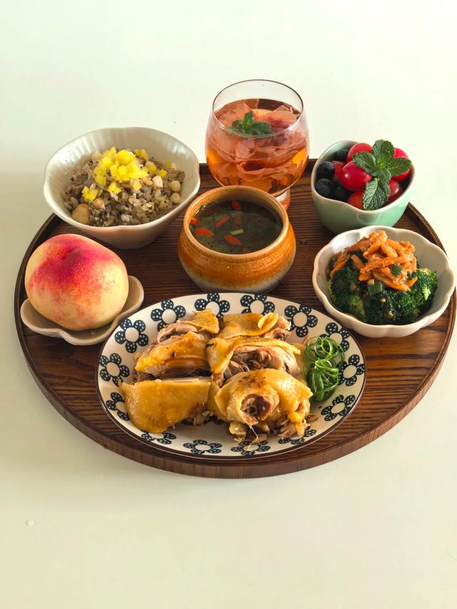 10 Mâm cơm 1 người đơn giản , đủ chất và ngon miệng cho những ngày ăn một mình - Ảnh 6. 10 Mâm cơm 1 người đơn giản , đủ chất và ngon miệng cho những ngày ăn một mình - Ảnh 6.