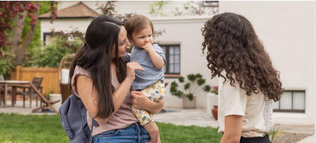 Đừng thô bạo ép con chào hỏi: 3 biểu hiện có vẻ vô lễ này thực chất là tín hiệu của trí tuệ cảm xúc cao - Ảnh 3.