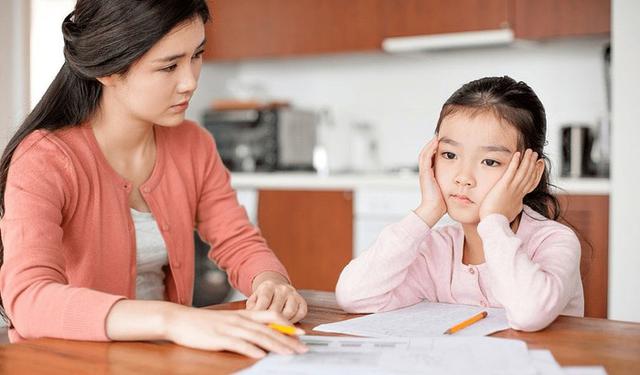 Sai lầm tai hại bào mòn cả gia đình: Đẩy "vai ác" cho người mẹ phải đóng! - Ảnh 1.