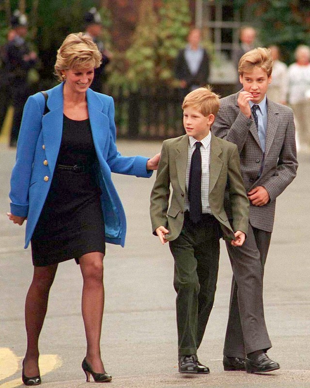 C&aacute;ch nu&ocirc;i dạy con của Kate v&agrave; C&ocirc;ng nương Diana: So s&aacute;nh phong c&aacute;ch độc đ&aacute;o trong năm 2026 - Ảnh 2.