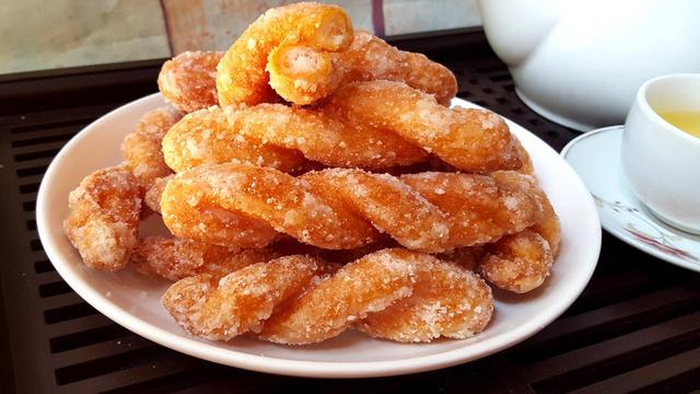 Đừng chỉ chăm ăn hạt điều để bảo vệ tim: 4 thói quen ăn uống mới là