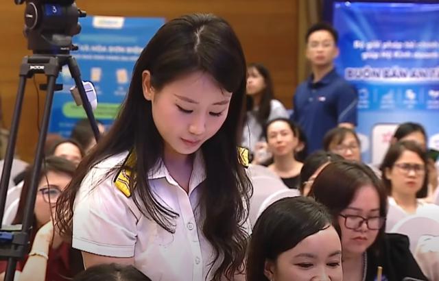 Nữ cán bộ thuế xinh đẹp Nguyễn Thảo Trinh: Rich kid nổi tiếng gây sốt mạng xã hội - Ảnh 1. Nữ cán bộ thuế xinh đẹp Nguyễn Thảo Trinh: Rich kid nổi tiếng gây sốt mạng xã hội - Ảnh 1.