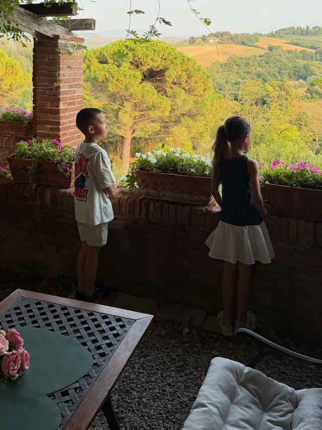 Hồ Ngọc Hà nuôi con kiểu 