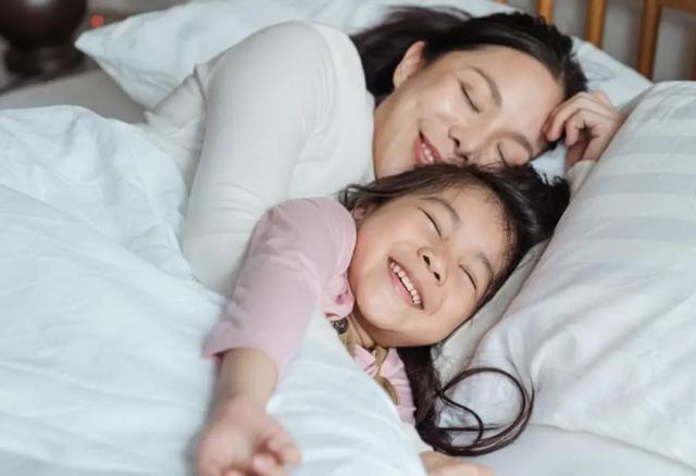 Cho con ngủ riêng: Đừng nhìn tuổi tác, hãy nhìn 4 tín hiệu này của trẻ! - Ảnh 3.