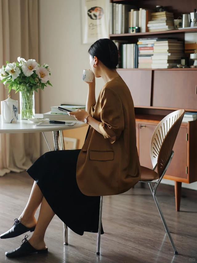 Ở tuổi 40, tôi thôi tin những quảng cáo cứ đòi mình phải trẻ mãi, tuổi tác không phải là thứ phải giấu, hay phải sửa chữa - Ảnh 3.