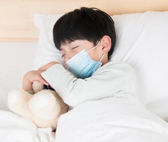Trẻ ho nhiều trước và sau khi ngủ: Bác sĩ chỉ ra nguyên nhân không nằm ở phổi! - Ảnh 1.