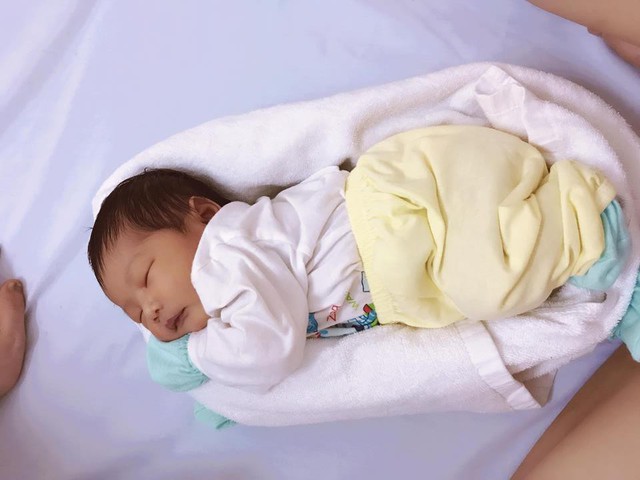 Mẹ hãy quan sát tư thế ngủ để hiểu nội tâm của bé! - Ảnh 2.