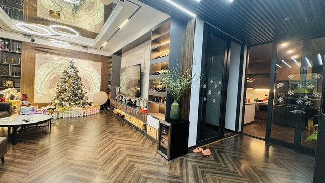 Cựu nam thần VTV có cuộc sống đáng mơ ước: Sở hữu biệt thự 3 mặt tiền đắt đỏ, đam mê môn thể thao thời thượng, lấn sân bất động sản hạng sang - Ảnh 1.