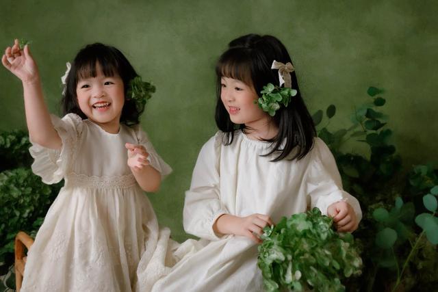 Hai con gái của Trương Mỹ Nhân