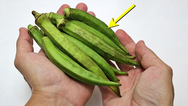 Cắt quả đậu bắp thấy nhớt đừng vội bỏ: Thứ tưởng chỉ g&acirc;y 