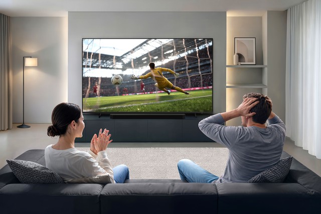 Đổi m&agrave;u loa th&aacute;p theo sắc cờ, cổ vũ b&oacute;ng đ&aacute; đ&uacute;ng chuẩn fan cứng - Ảnh 4.