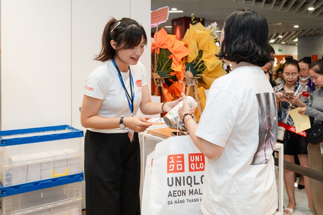 Uniqlo đ&aacute;nh dấu cột mốc tại Đ&agrave; Nẵng bằng BST UTme! lấy cảm hứng từ văn h&oacute;a địa phương  - Ảnh 3.