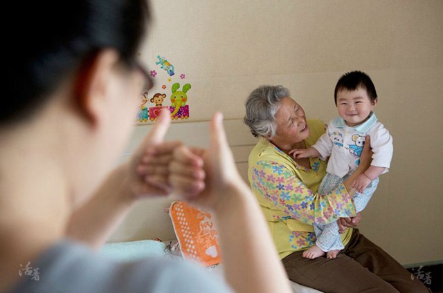 Dù tin hay không, gia đình nào có thêm cháu, người già đều sẽ có 4 sự thay đổi này - Ảnh 3.