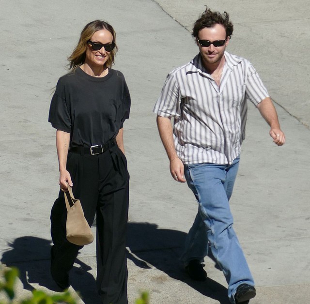 Olivia Wilde mặc đẹp mùa hè 2026 với phong cách tối giản đầy cuốn hút - Ảnh 6. Olivia Wilde mặc đẹp mùa hè 2026 với phong cách tối giản đầy cuốn hút - Ảnh 6.