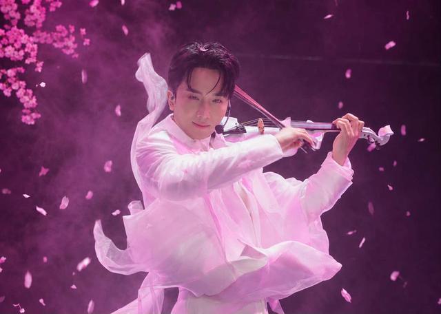 Hậu trường Hoàng Rob: Cuộc sống kín tiếng của nghệ sĩ triệu đô trong Anh Trai Vượt Ngàn Chông Gai - Ảnh 17. Hậu trường Hoàng Rob: Cuộc sống kín tiếng của nghệ sĩ triệu đô trong Anh Trai Vượt Ngàn Chông Gai - Ảnh 17.