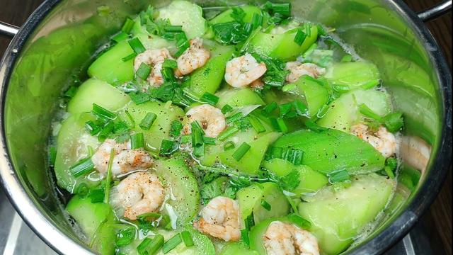 Ăn mướp mùa hè rất tốt, nhưng 3 nhóm người này nên hạn chế kẻo phản tác dụng - Ảnh 1.