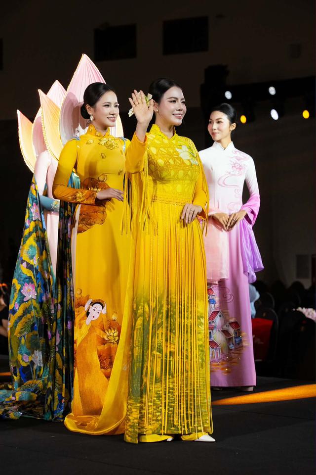 Á hậu Du lịch Thế giới 2022 Lê Thị Hương Ly đồng hành cùng NTK Thoa Trần - Ảnh 1. Á hậu Du lịch Thế giới 2022 Lê Thị Hương Ly đồng hành cùng NTK Thoa Trần - Ảnh 1.
