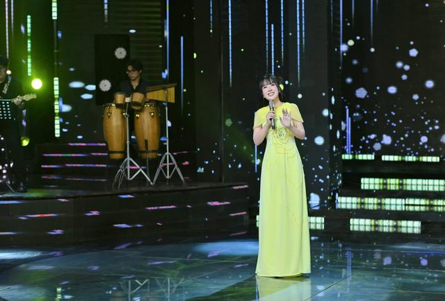 Nghệ sĩ Ngọc Sơn rơi nước mắt trước phần trình diễn Bông so đũa trắng của Yến Khoa - Ảnh 1.