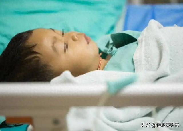 Cậu bé 13 tuổi chẩn đoán mắc ung thư tụy, bác sĩ hỏi cha mẹ: