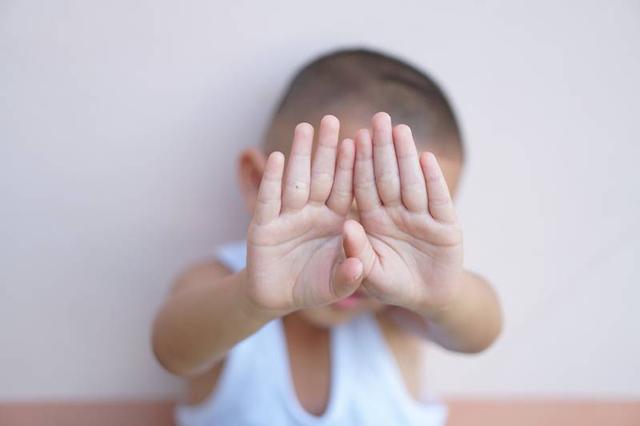 Ông nội cho cháy 3 tháng tuổi uống rượu khiến bé trai nôn ra máu, suy gan, nhập viện cấp cứu - Ảnh 3.