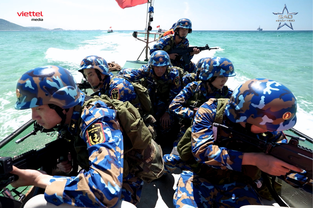 Lần đầu tiên sau 16 mùa, Sao Nhập Ngũ đưa Châu Bùi, Erik cùng dàn nghệ sĩ ra Trường Sa - Ảnh 4. Lần đầu tiên sau 16 mùa, Sao Nhập Ngũ đưa Châu Bùi, Erik cùng dàn nghệ sĩ ra Trường Sa - Ảnh 4.