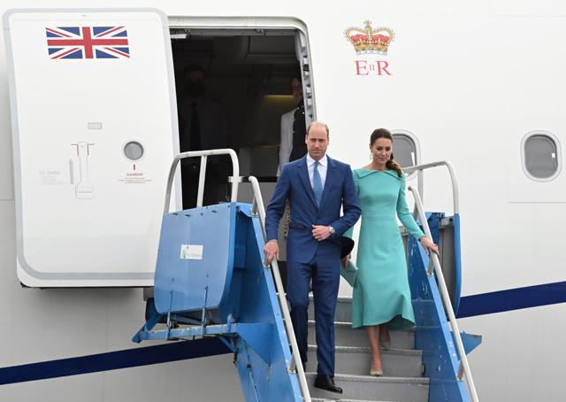 Vợ chồng William - Kate tu&acirc;n thủ quy tắc đặc biệt khi đi m&aacute;y bay thương mại Năm 2026 - Ảnh 2.